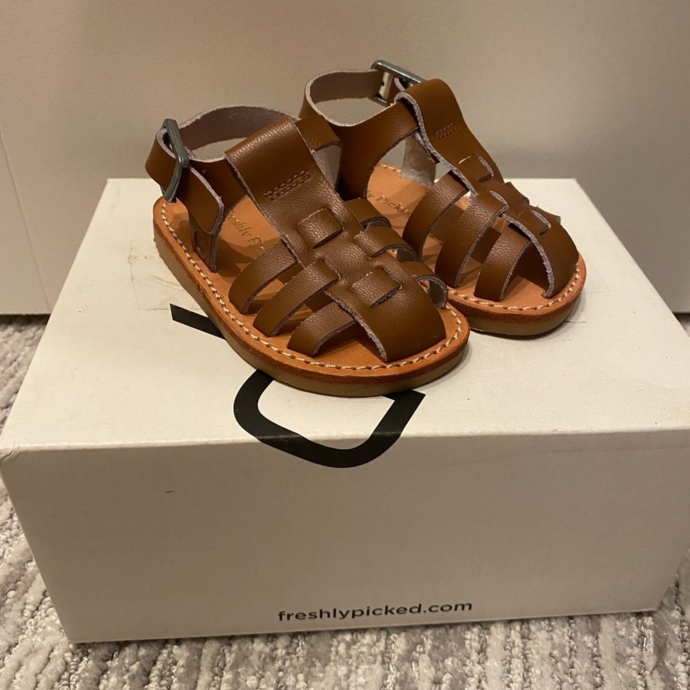 Freshly Picked Size 3 NIB Sandals
